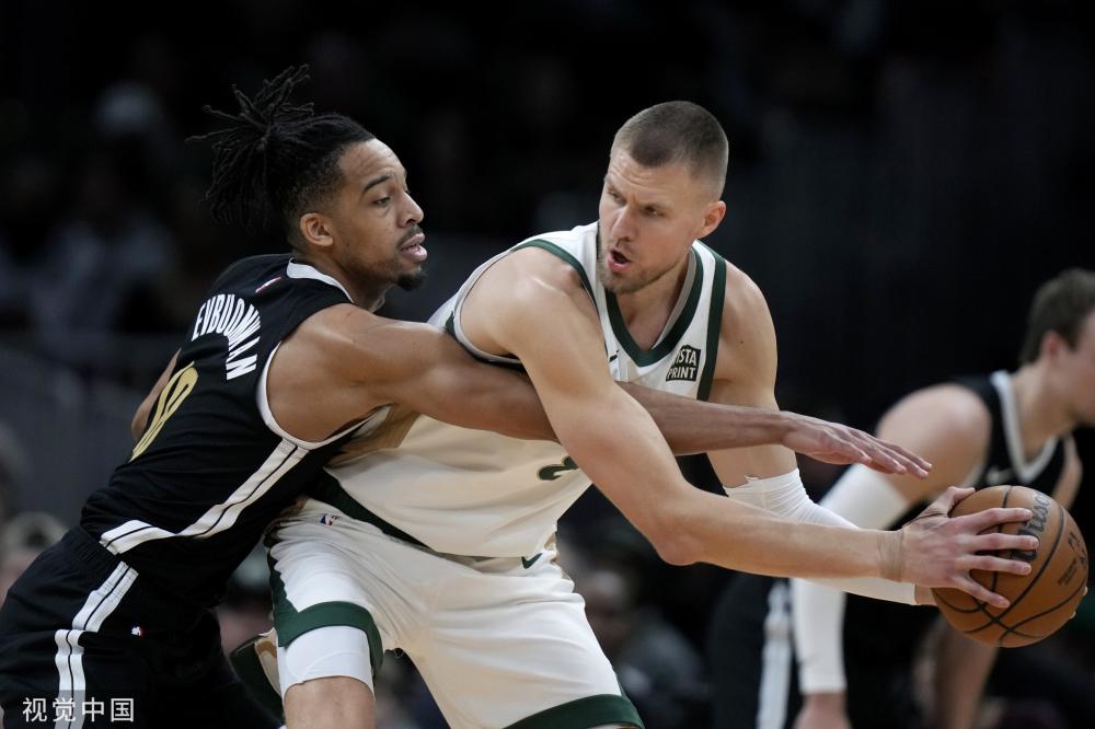 轻球员持谨 轻球员持谨