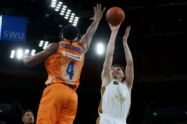 期的年轻球 期的年轻球